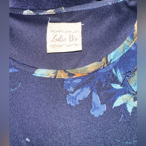 Zadie B’s Floral Top - Picture 2 of 2